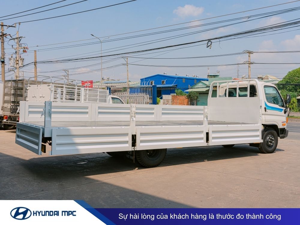 Xe tải Hyundai Mighty W11XL thùng lửng 7T thùng dài 6.3m